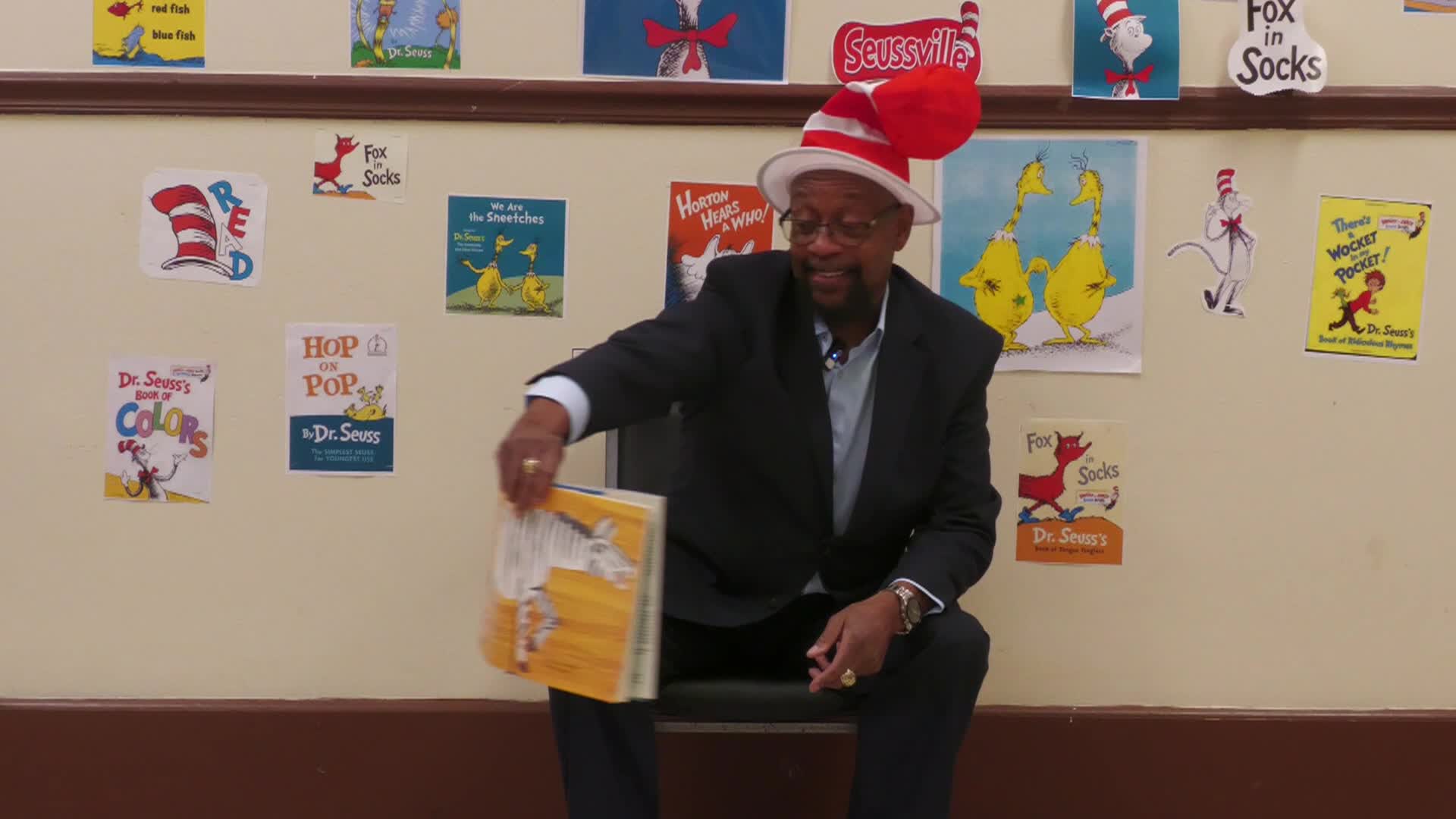 Thumbnail image for Mayor -Read Across America (full)